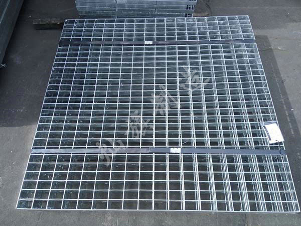 內(nèi)蒙電鍍鋅鋼格板圖片1