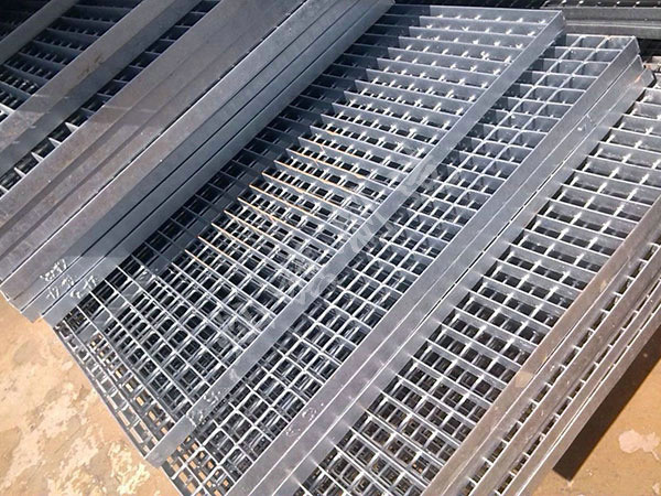 山東污水廠鋼格柵圖片2
